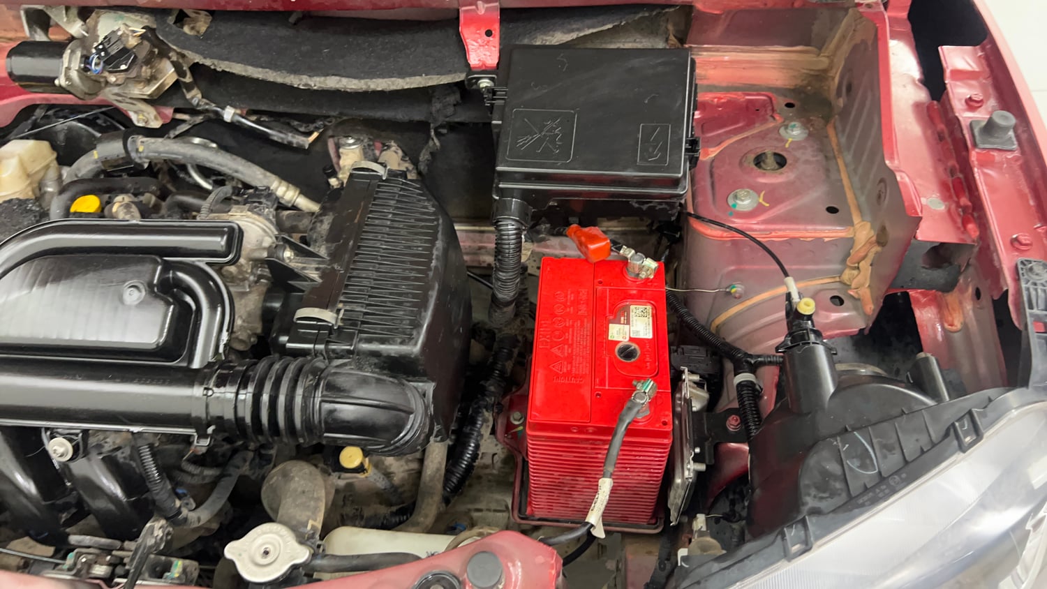 Used 2018 Renault Kwid 1.0 RXT Petrol Manual engine ENGINE LEFT SIDE VIEW