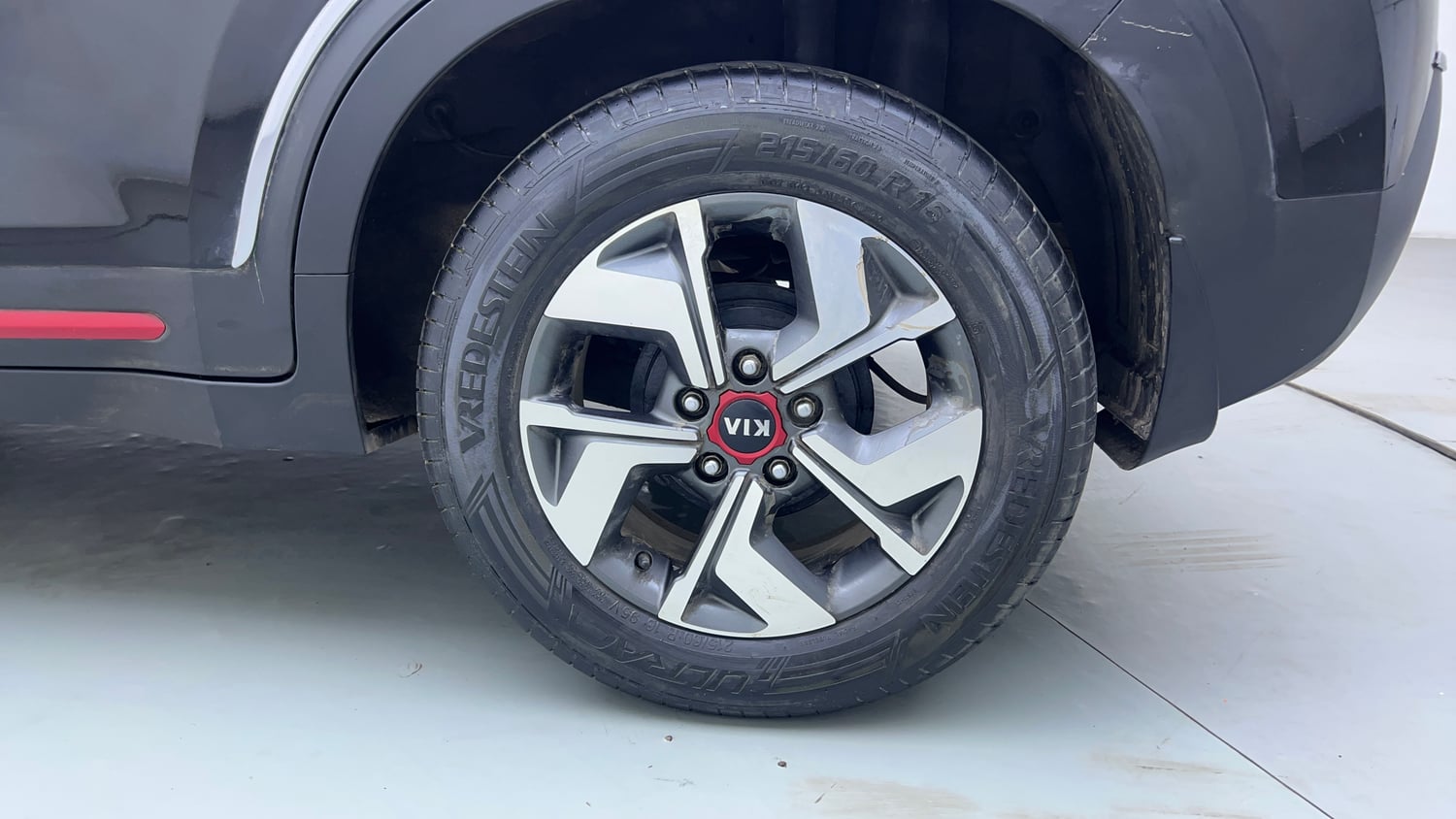 Used 2020 Kia Sonet GTX Plus 1.0 DCT Petrol Automatic tyres LEFT REAR TYRE RIM VIEW