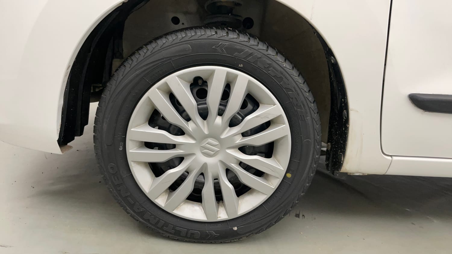 Used 2018 Maruti Suzuki Wagon R 1.0 VXI AMT Petrol Automatic tyres LEFT FRONT TYRE RIM VIEW