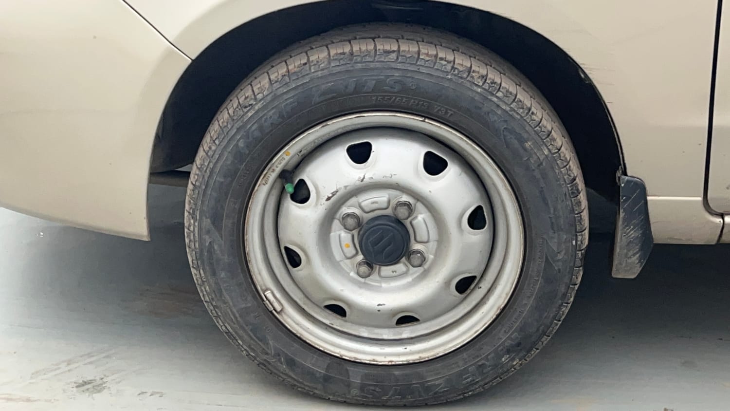 Used 2013 Maruti Suzuki Alto K10 LXi Petrol Manual tyres LEFT FRONT TYRE RIM VIEW