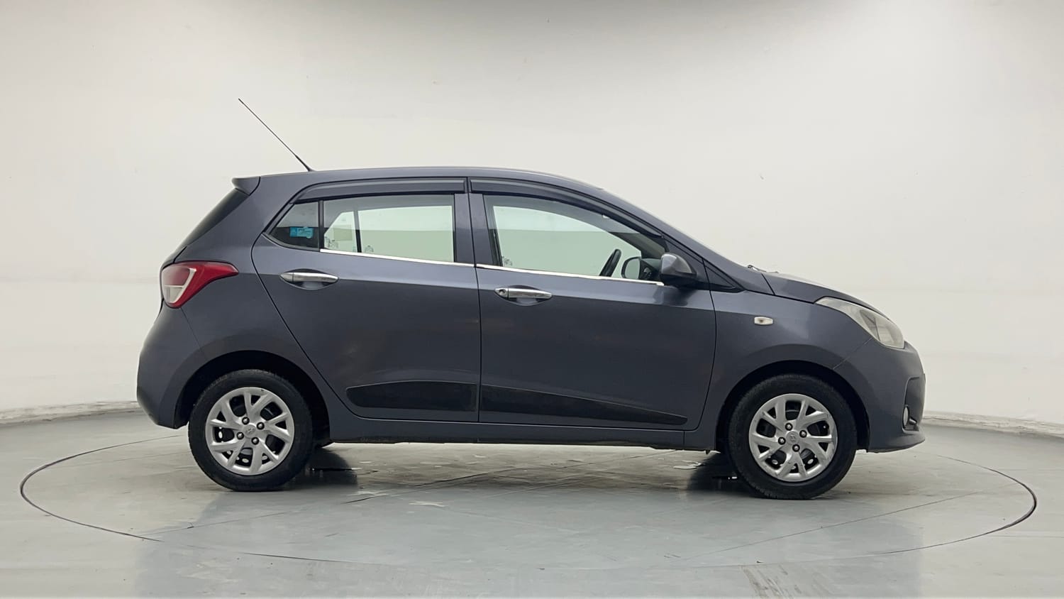 Used 2018 Hyundai Grand i10 Magna 1.2 Kappa VTVT Petrol Manual exterior RIGHT SIDE VIEW