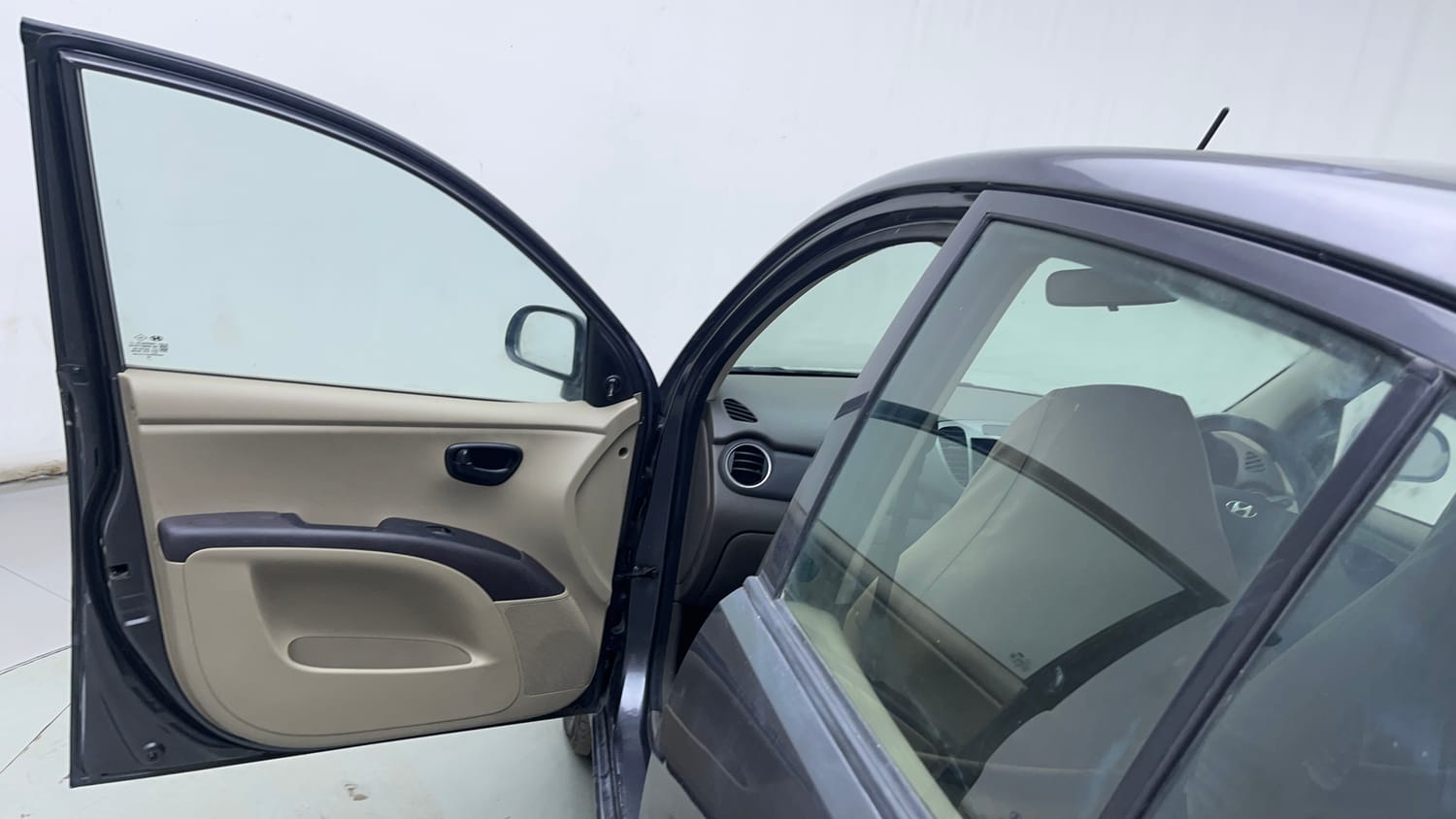 Used 2013 Hyundai i10 Era 1.1 iRDE2 Petrol Manual interior LEFT FRONT DOOR OPEN VIEW