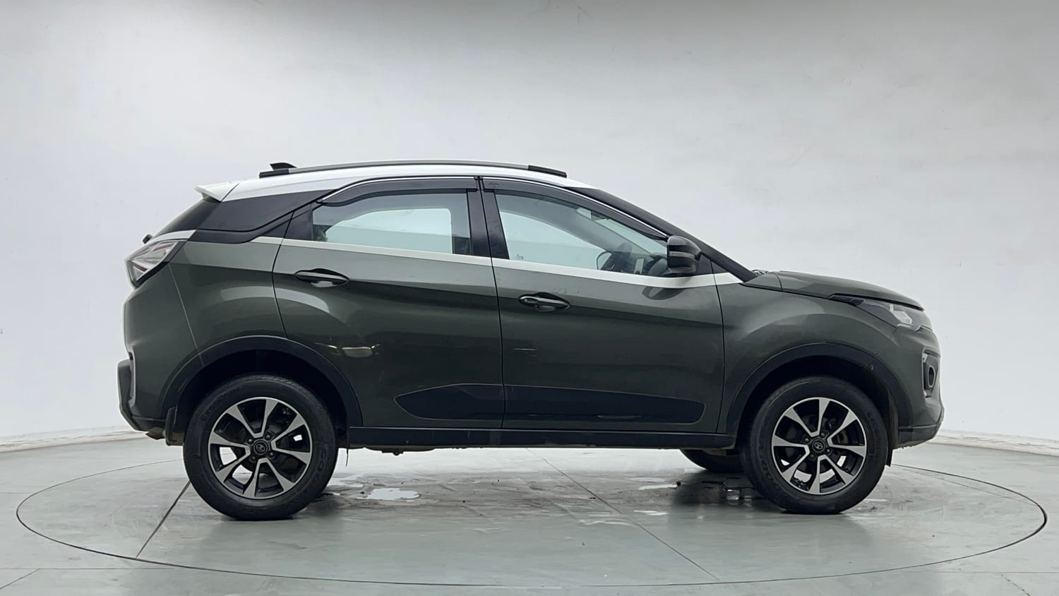 Used 2021 Tata Nexon XZ Plus Petrol Manual exterior RIGHT SIDE VIEW