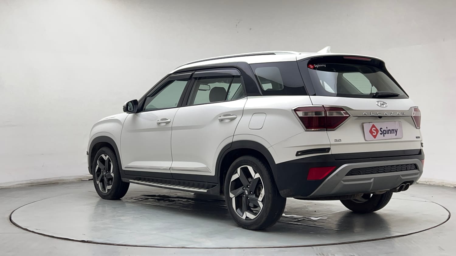 Used 2021 Hyundai Alcazar Signature (O) 6 STR 2.0 Petrol AT Petrol Automatic exterior LEFT REAR CORNER VIEW