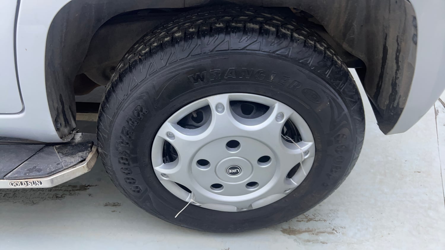 Used 2016 Mahindra TUV300 T4 Plus Diesel Manual tyres LEFT REAR TYRE RIM VIEW