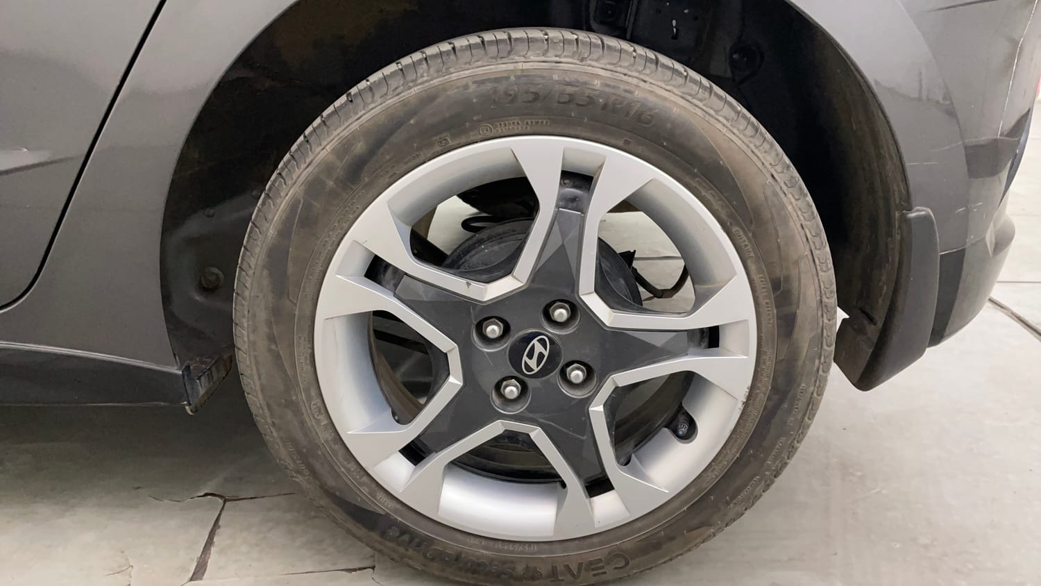 Used 2024 Hyundai i20 Sportz (O) 1.2 IVT Petrol Automatic tyres LEFT REAR TYRE RIM VIEW