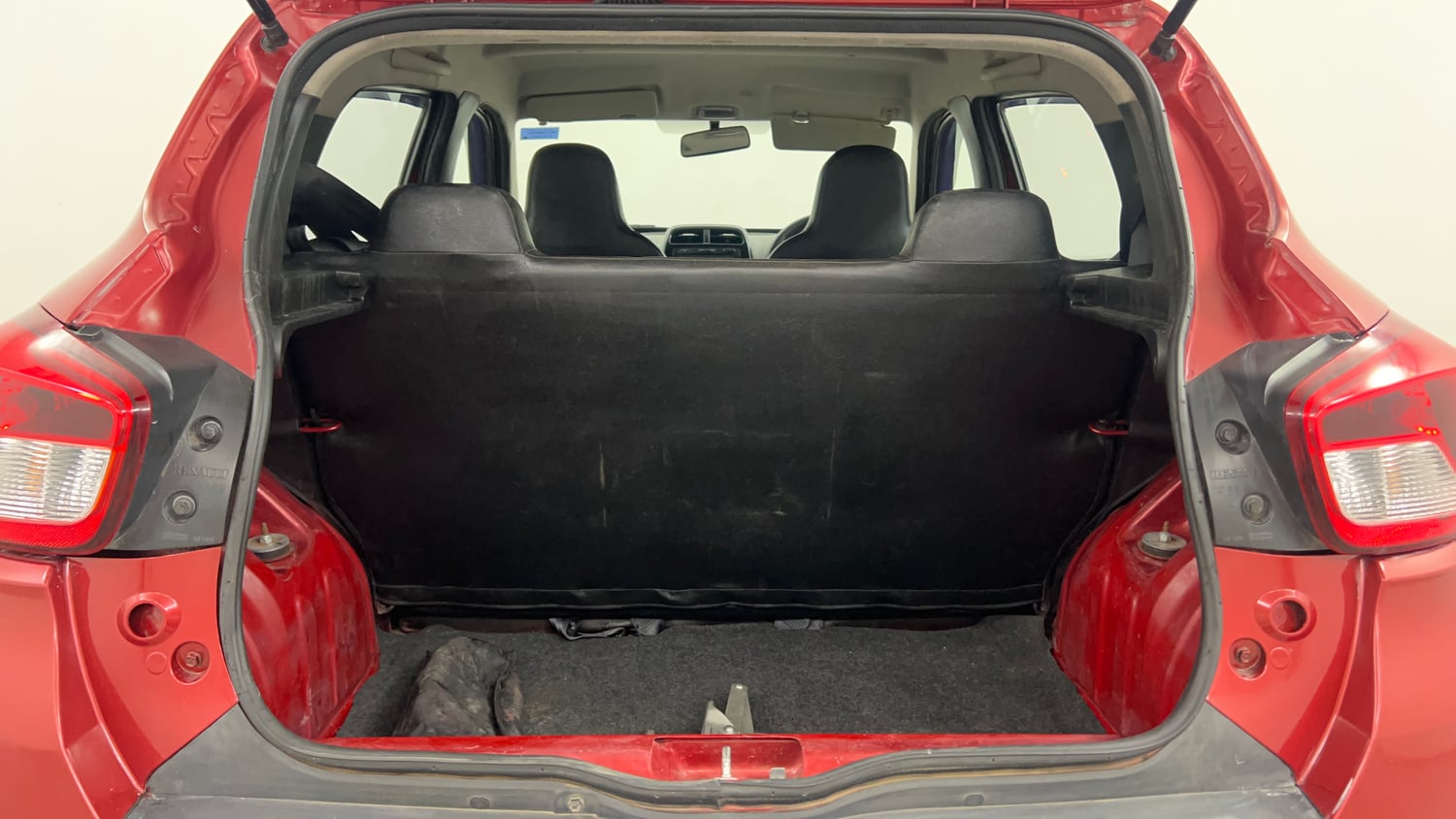 Used 2018 Renault Kwid 1.0 RXT Petrol Manual interior DICKY INSIDE VIEW
