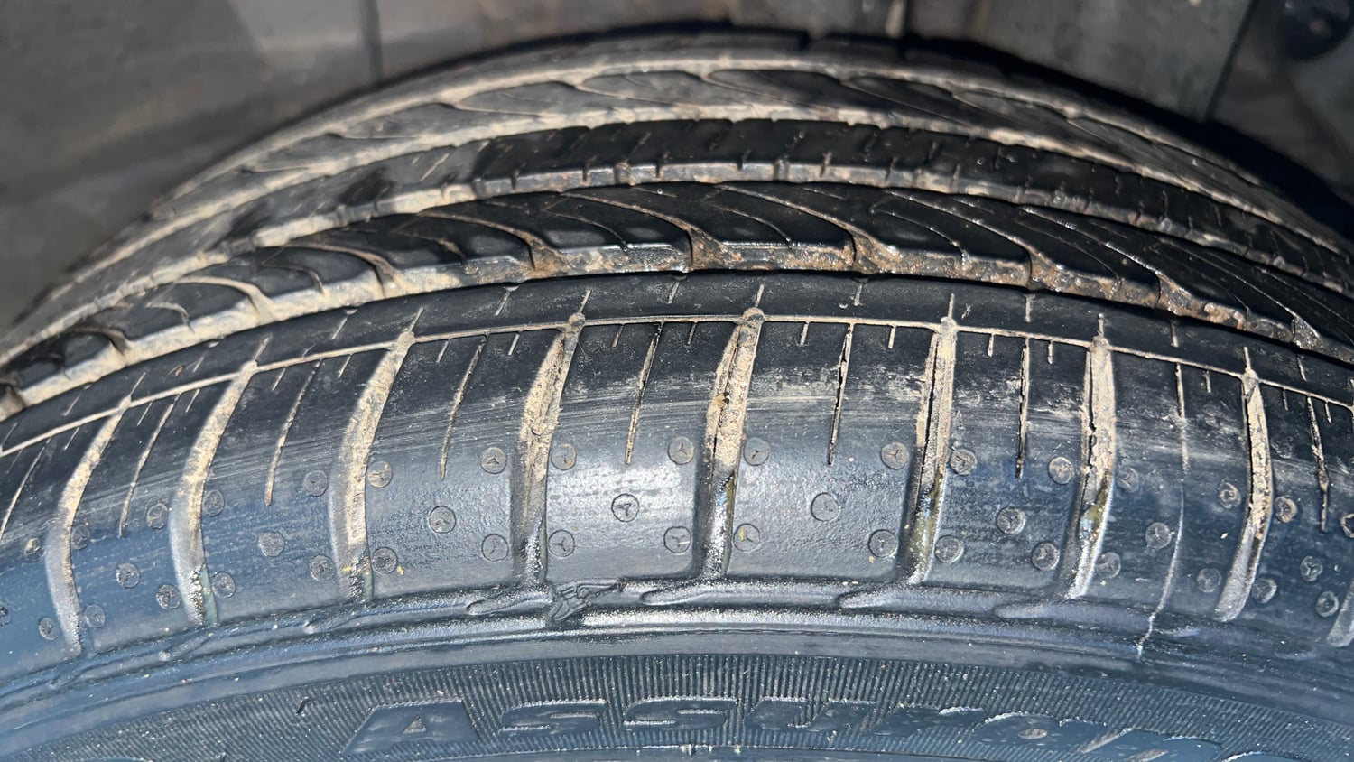 Used 2017 Hyundai Elite i20 Asta 1.2 (O) Petrol Manual tyres LEFT REAR TYRE TREAD VIEW