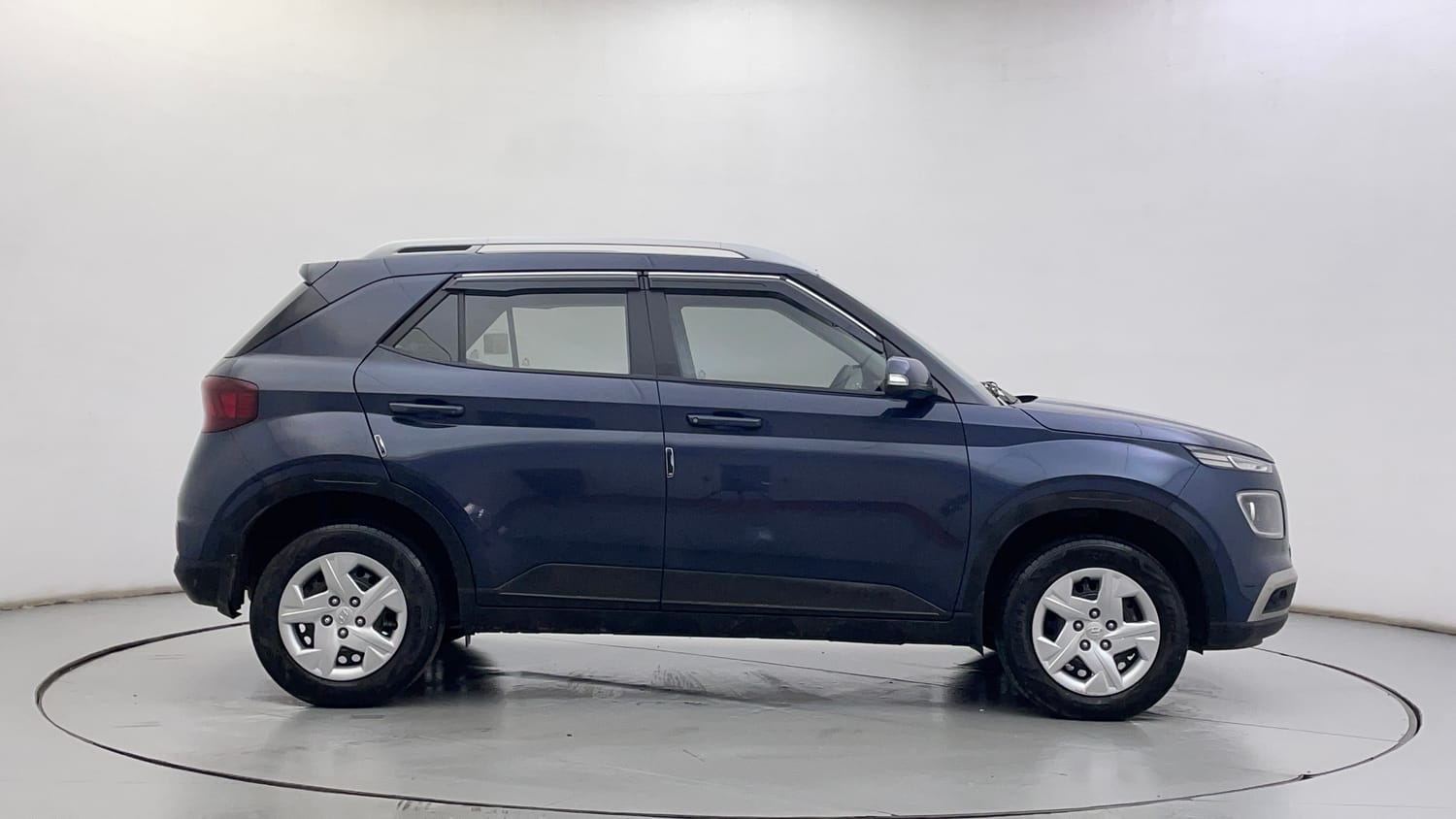 Used 2021 Hyundai Venue S Plus 1.2 Petrol Petrol Manual exterior RIGHT SIDE VIEW