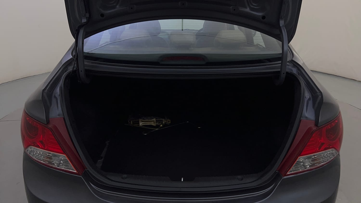 Used 2013 Hyundai Verna Fluidic 1.6 VTVT SX Petrol Manual interior DICKY INSIDE VIEW