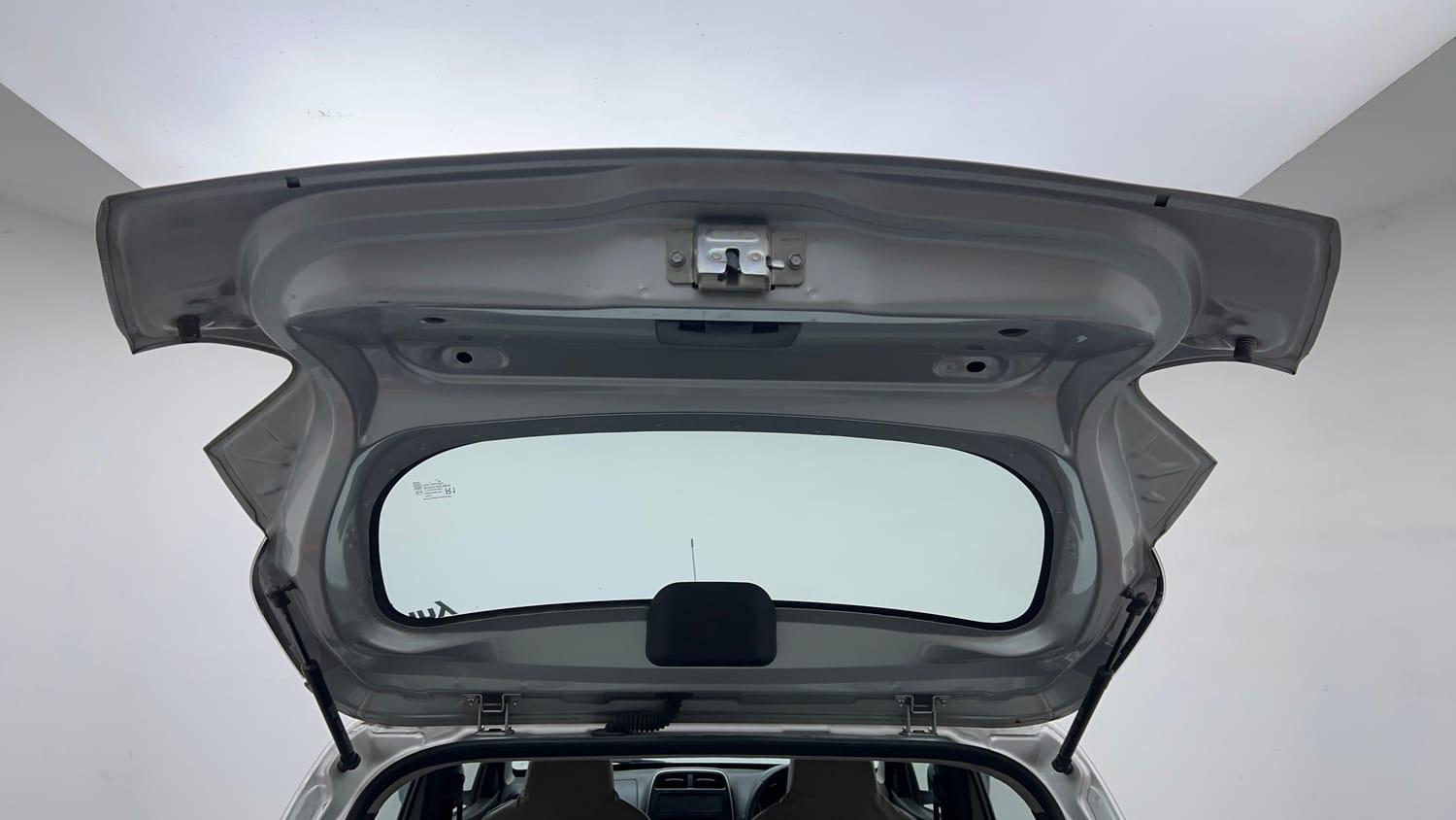 Used 2018 Renault Kwid RXE Petrol Manual interior DICKY DOOR OPEN VIEW