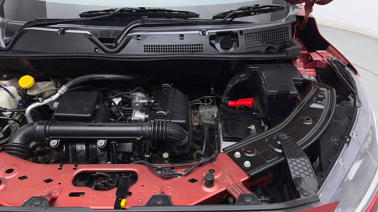 Used 2024 Nissan Magnite XV Petrol Manual engine ENGINE LEFT SIDE VIEW