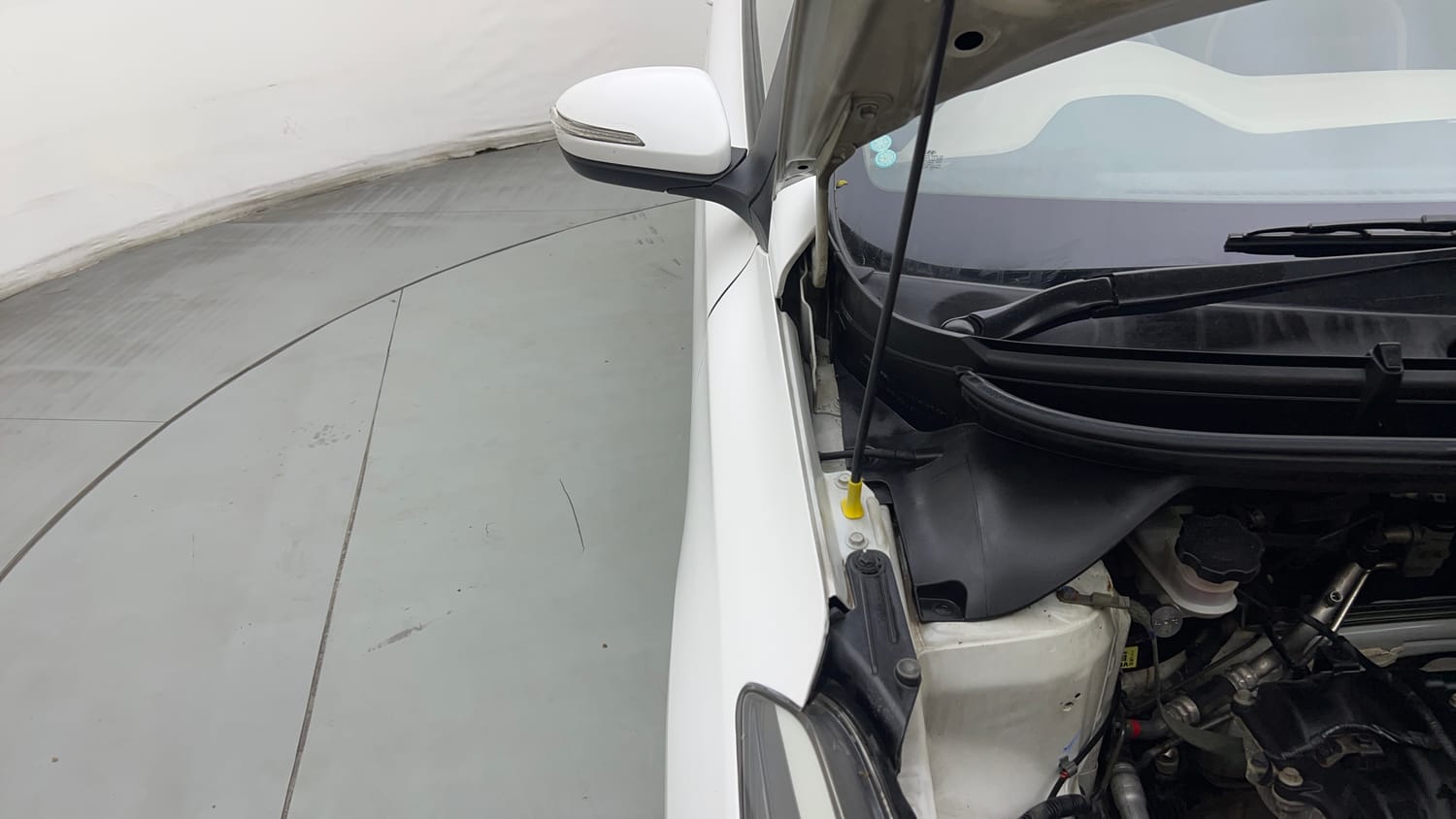 Used 2020 Hyundai Elite i20 Sportz Plus 1.2 Petrol Manual engine ENGINE RIGHT SIDE HINGE & APRON VIEW
