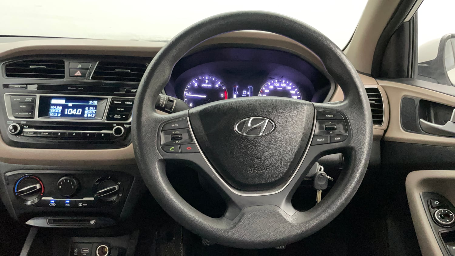 Used 2017 Hyundai Elite i20 Sportz 1.4 CRDI Diesel Manual interior STEERING VIEW