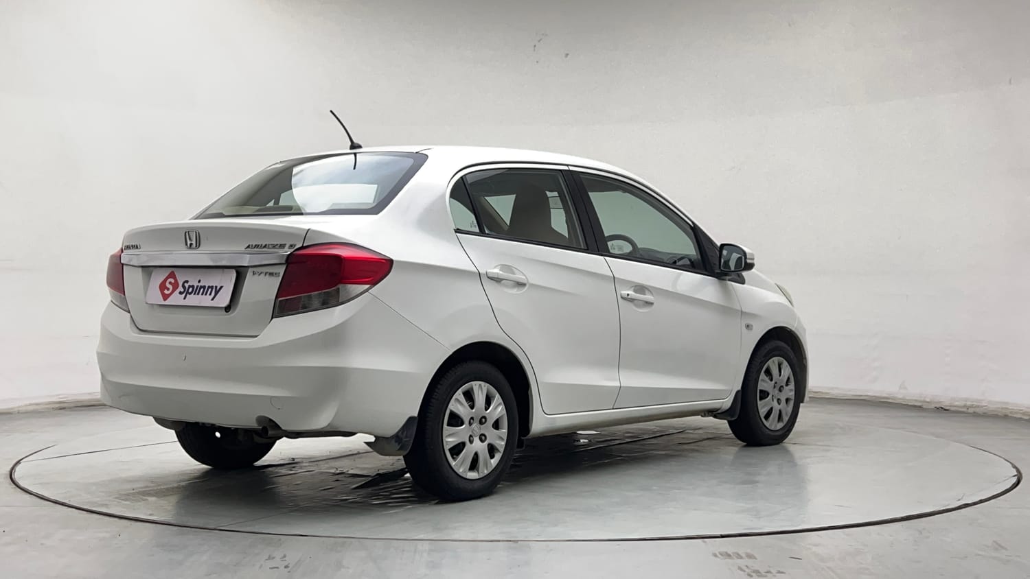 Used 2015 Honda Amaze 1.2 S i-VTEC Petrol Manual exterior RIGHT REAR CORNER VIEW