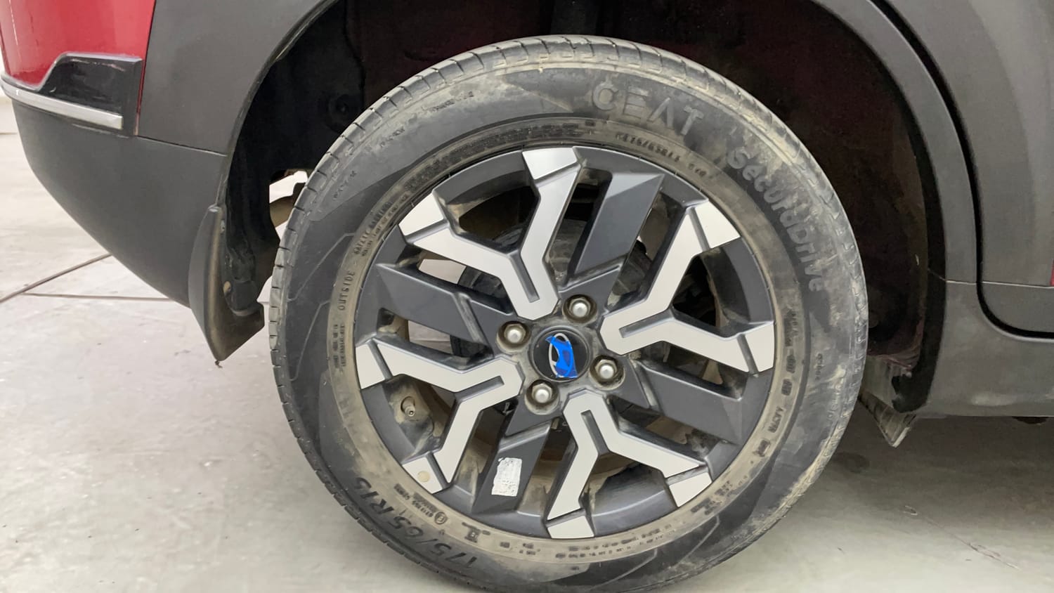 Used 2024 Hyundai Exter SX (O) 1.2 AMT Petrol Automatic tyres RIGHT REAR TYRE RIM VIEW