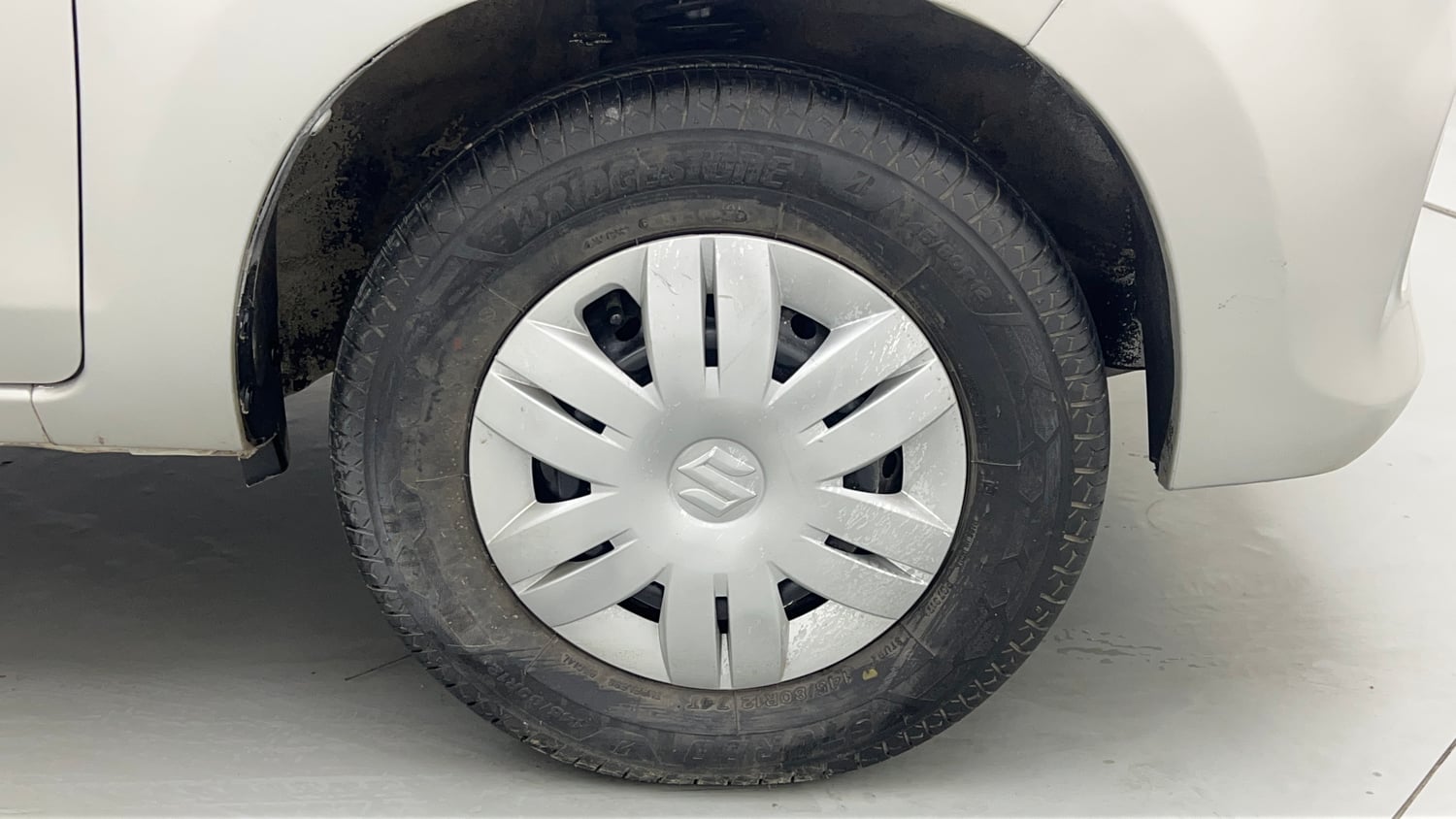 Used 2017 Maruti Suzuki Alto 800 LXi Petrol Manual tyres RIGHT FRONT TYRE RIM VIEW
