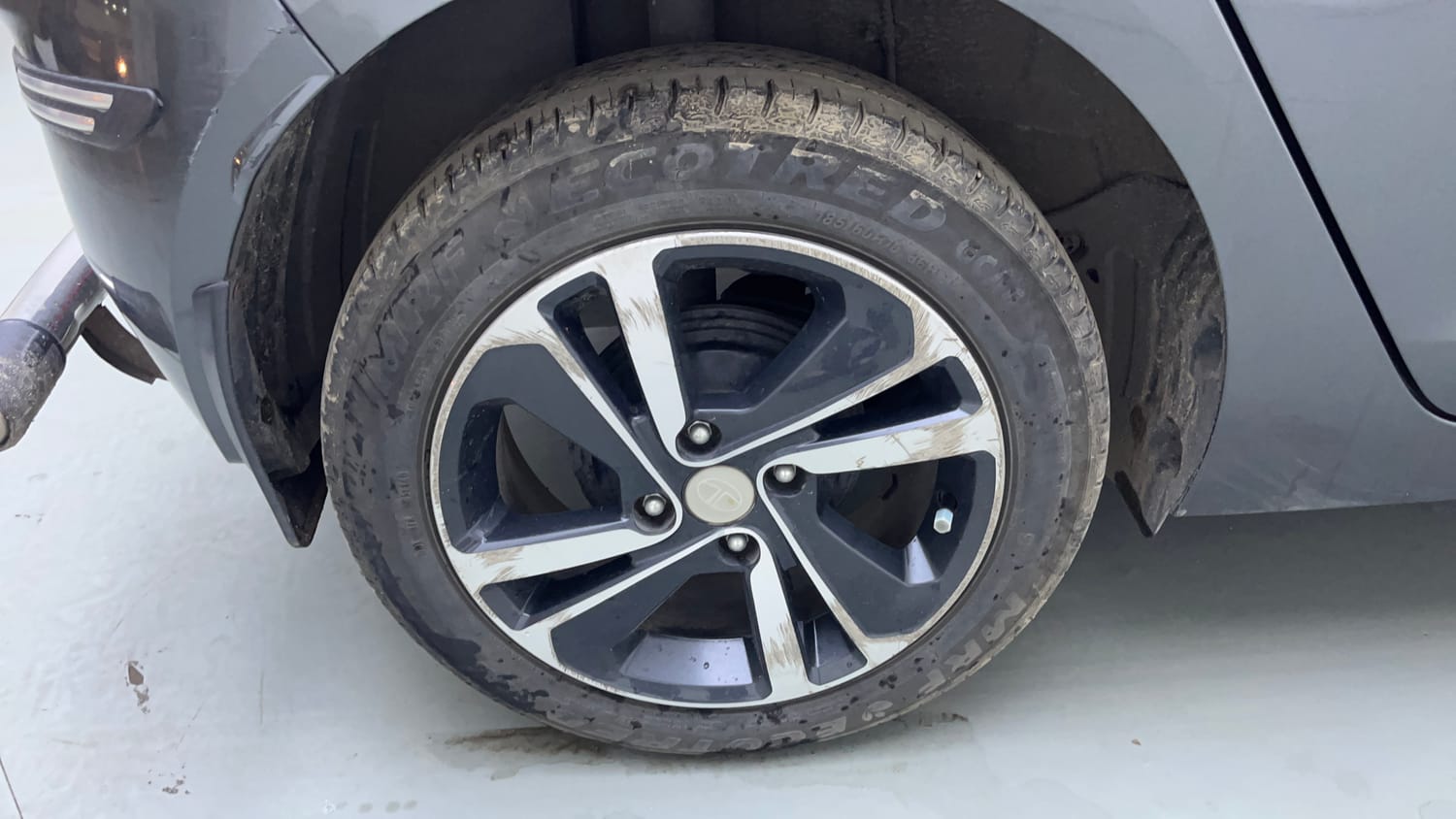 Used 2024 Tata Altroz XZ Plus (S) iCNG Cng Manual tyres RIGHT REAR TYRE RIM VIEW
