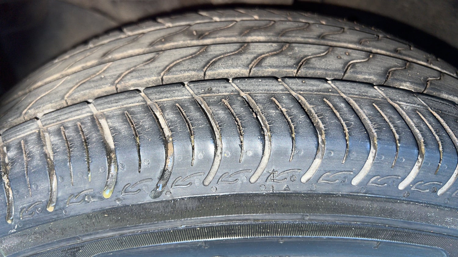 Used 2019 Honda Amaze 1.2 V CVT Petrol Petrol Automatic tyres LEFT FRONT TYRE TREAD VIEW