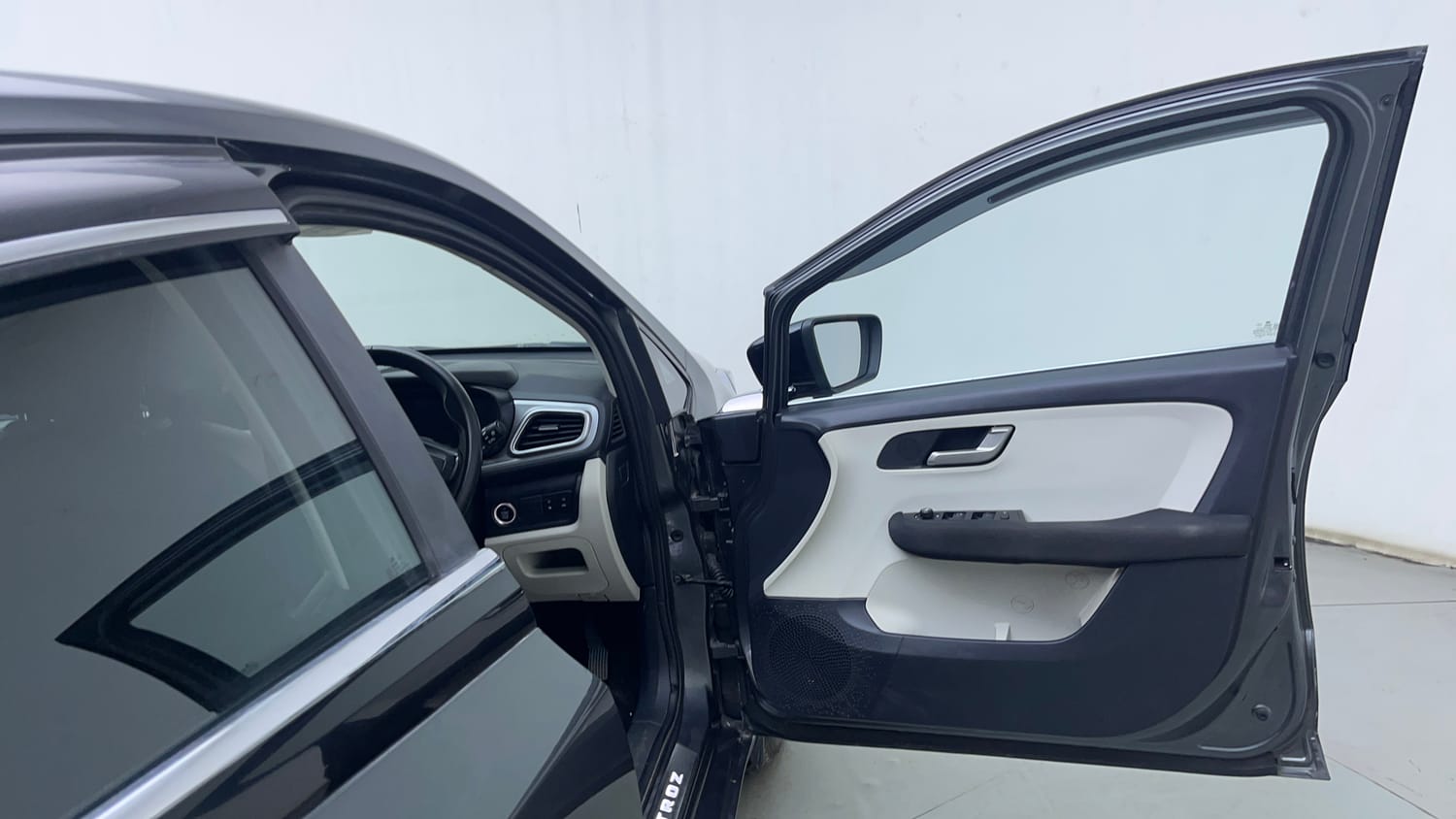 Used 2024 Tata Altroz XZ Plus (S) iCNG Cng Manual interior RIGHT FRONT DOOR OPEN VIEW