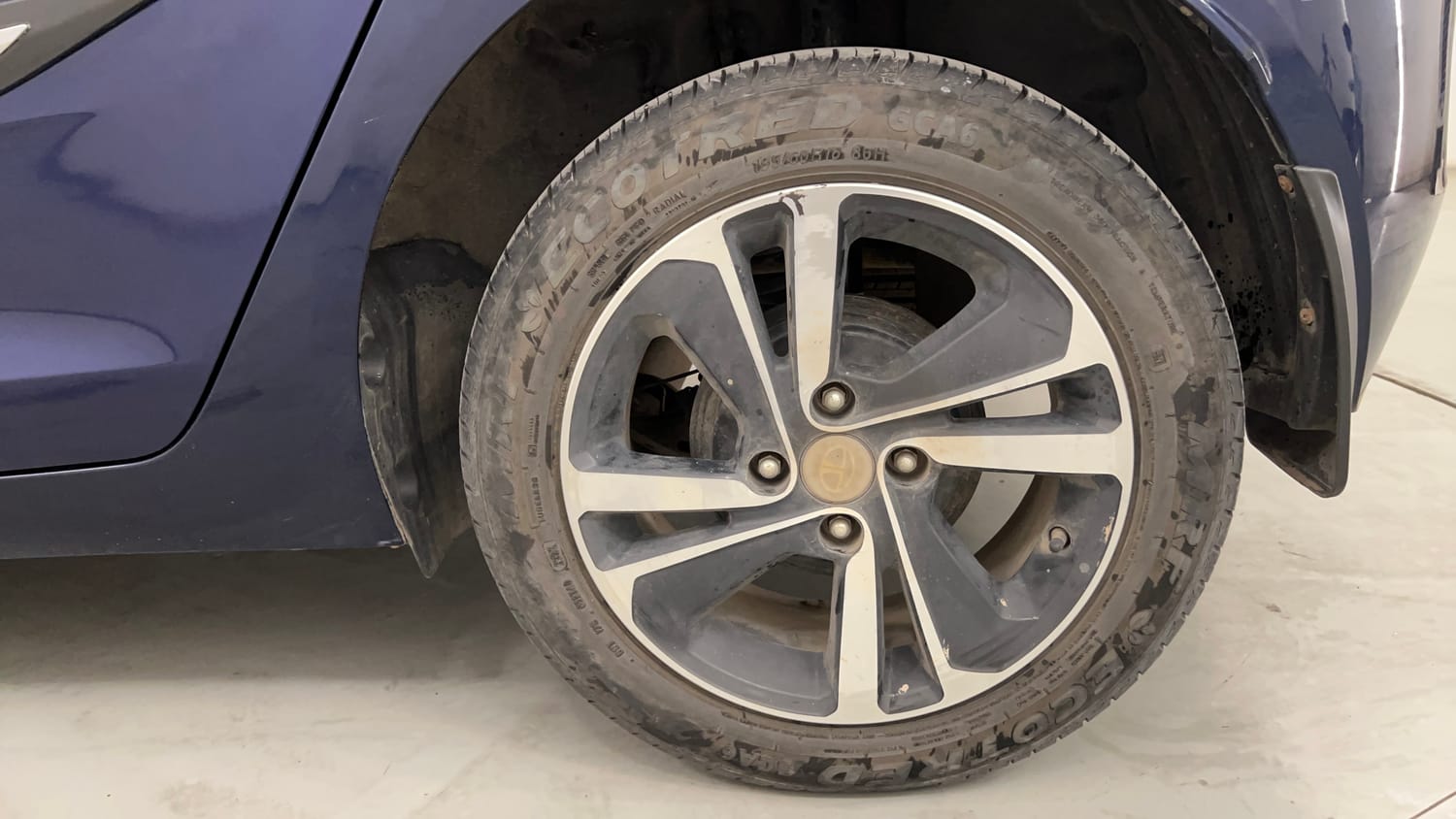 Used 2023 Tata Altroz XZ Plus (O) (S) iCNG Cng Manual tyres LEFT REAR TYRE RIM VIEW