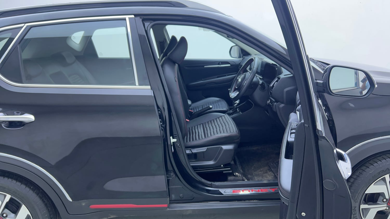 Used 2020 Kia Sonet GTX Plus 1.0 DCT Petrol Automatic interior RIGHT SIDE FRONT DOOR CABIN VIEW