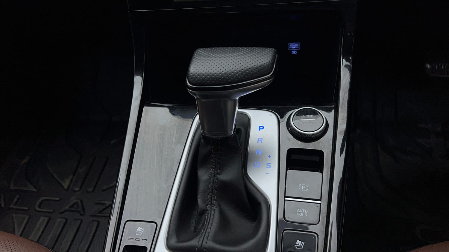 Used 2021 Hyundai Alcazar Signature (O) 6 STR 2.0 Petrol AT Petrol Automatic interior GEAR  KNOB VIEW