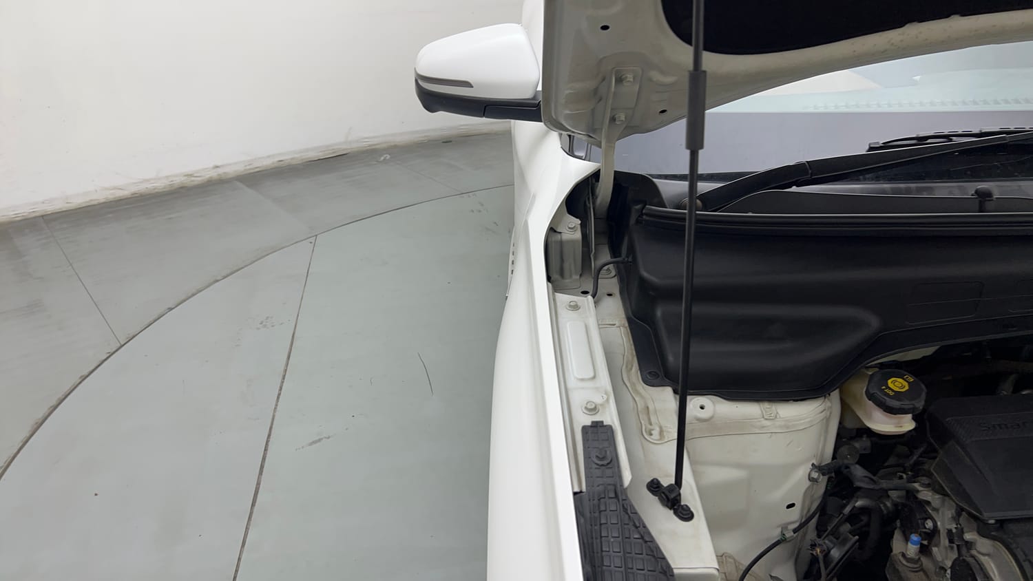 Used 2021 Hyundai Alcazar Signature (O) 6 STR 2.0 Petrol AT Petrol Automatic engine ENGINE RIGHT SIDE HINGE & APRON VIEW