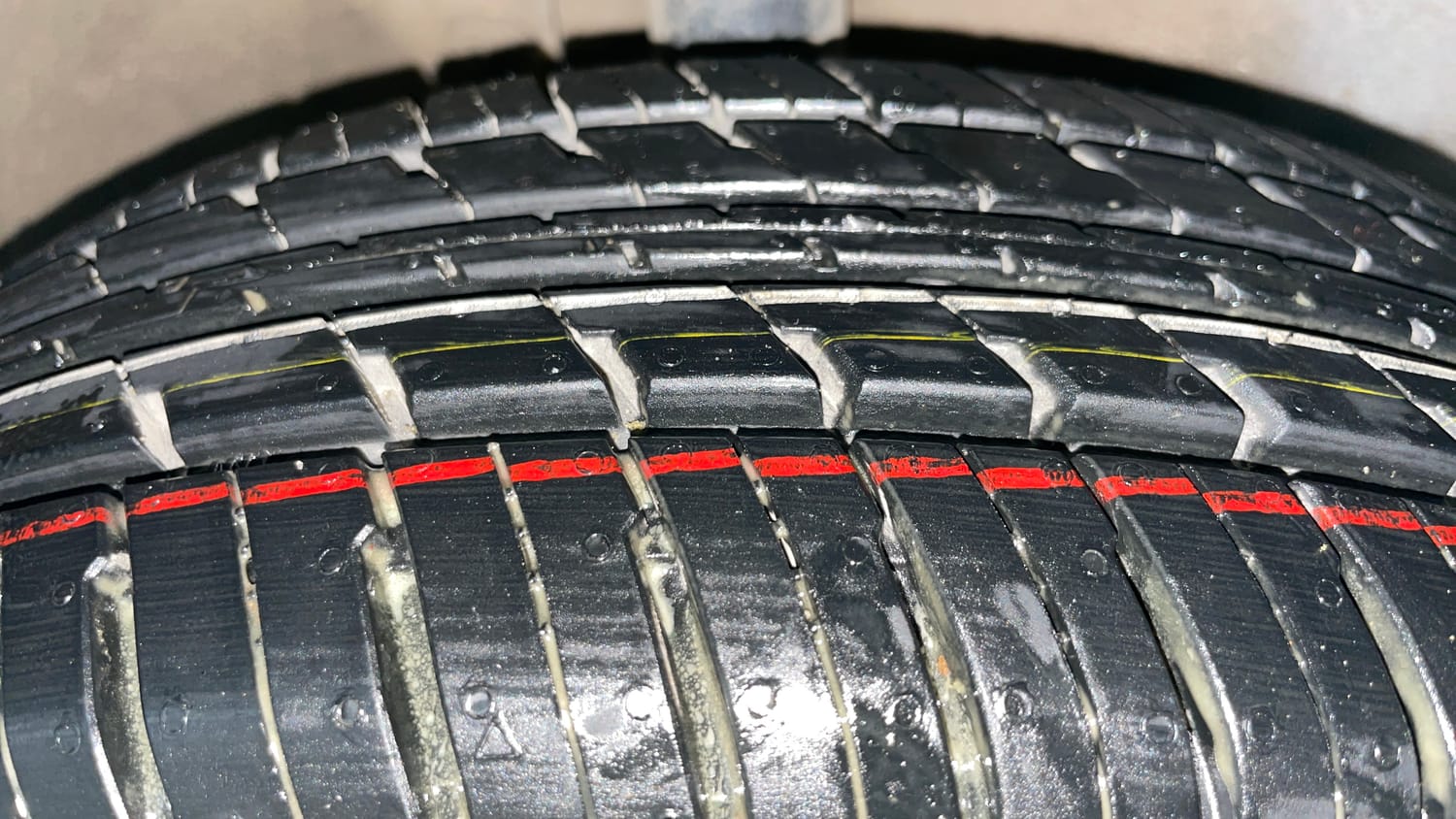 Used 2018 Maruti Suzuki Wagon R 1.0 VXI AMT Petrol Automatic tyres RIGHT FRONT TYRE TREAD VIEW