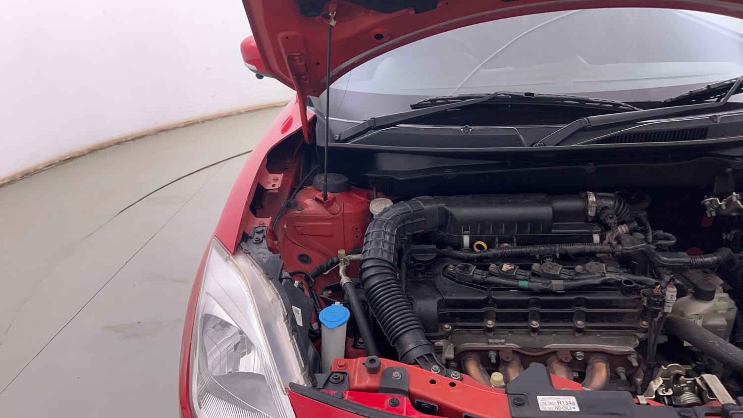Used 2020 Maruti Suzuki Swift ZXi AMT Petrol Automatic engine ENGINE RIGHT SIDE HINGE & APRON VIEW