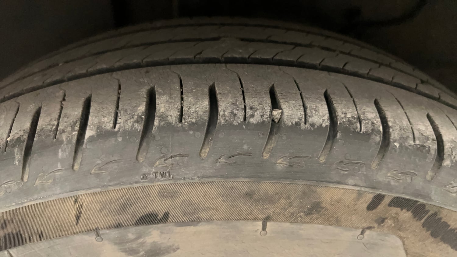 Used 2023 Tata Altroz XZ Plus (O) (S) iCNG Cng Manual tyres RIGHT REAR TYRE TREAD VIEW