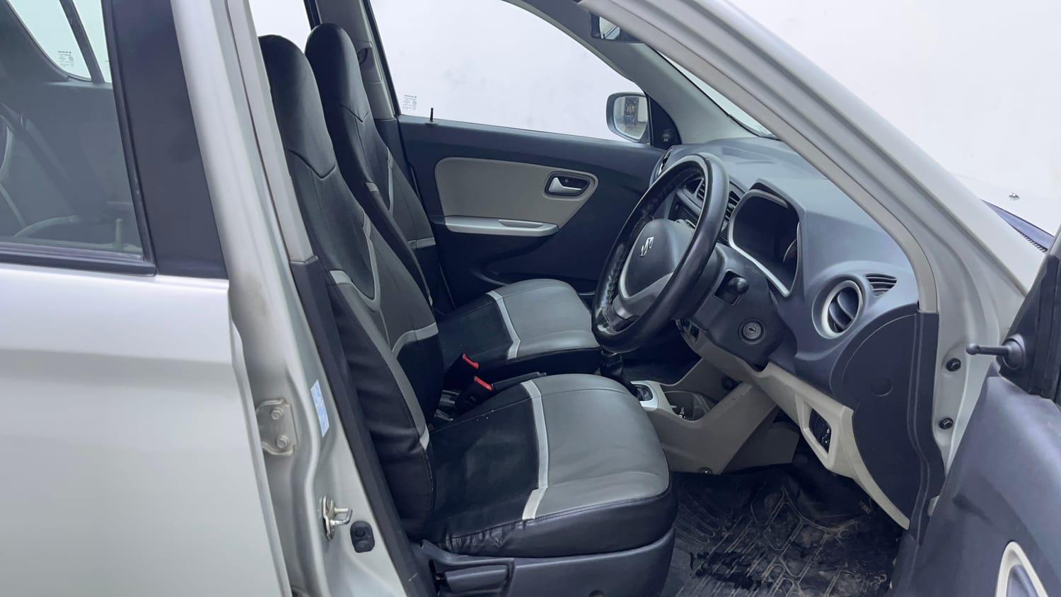Used 2018 Maruti Suzuki Alto K10 VXi Petrol Manual interior RIGHT SIDE FRONT DOOR CABIN VIEW