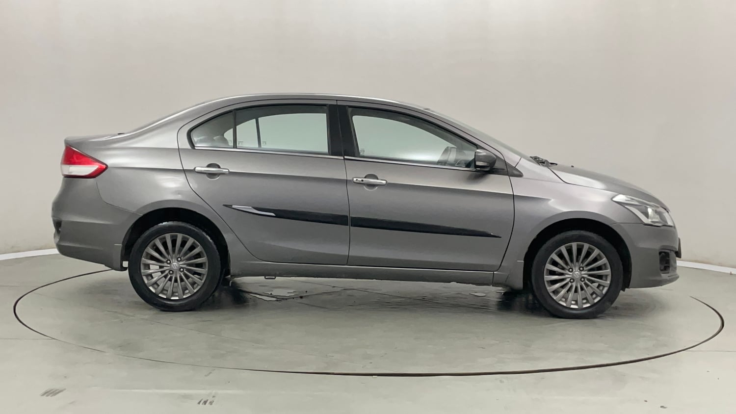 Used 2017 Maruti Suzuki Ciaz Alpha 1.4 MT Petrol Manual exterior RIGHT SIDE VIEW