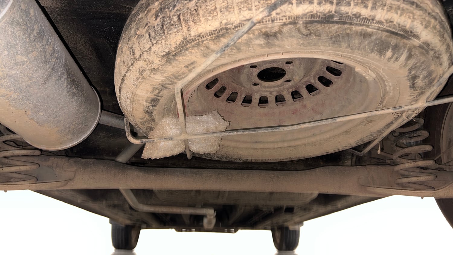 Used 2022 Renault Triber RXZ EASY-R AMT Petrol Automatic extra REAR UNDERBODY VIEW (TAKEN FROM REAR)