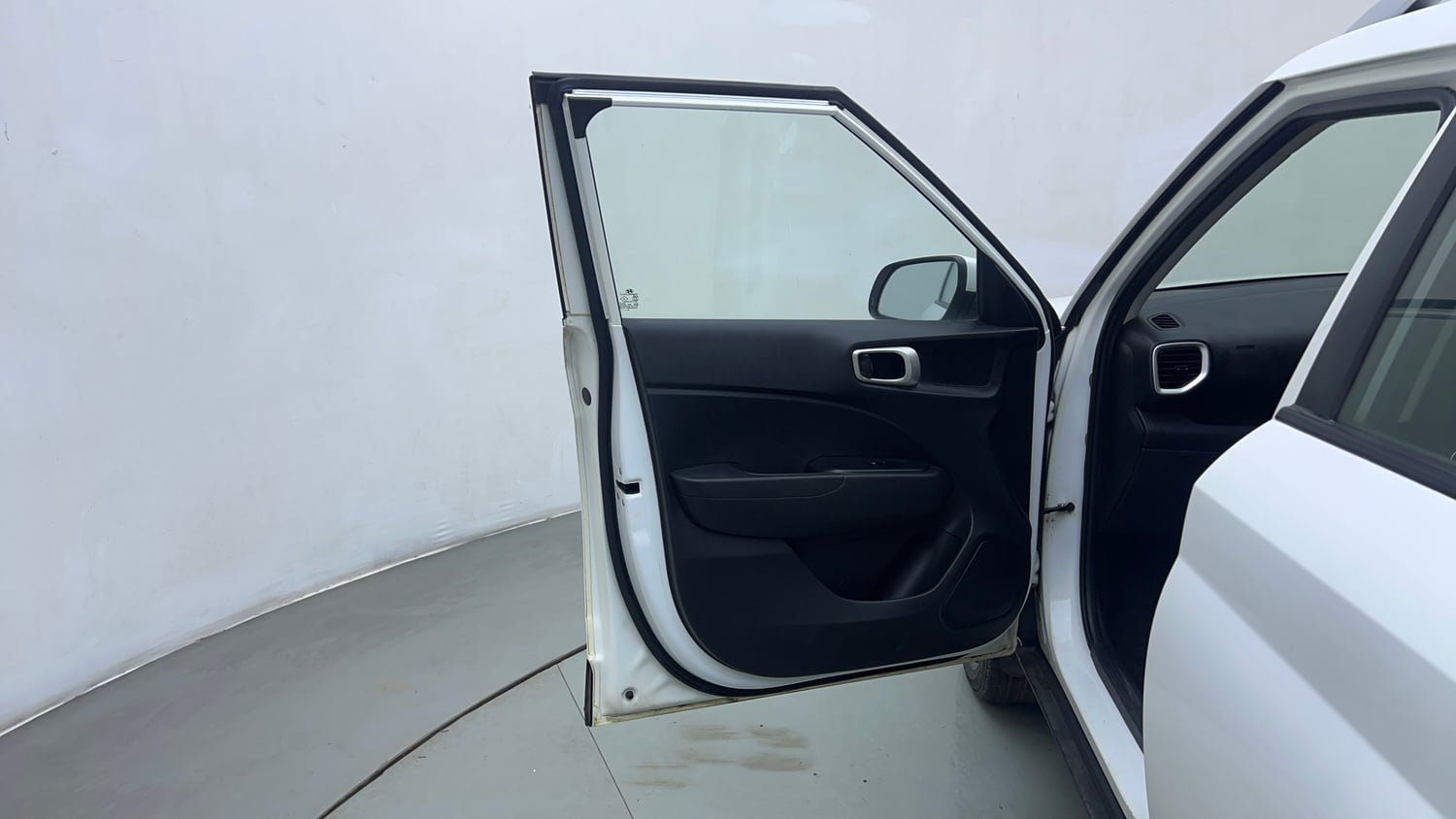 Used 2019 Hyundai Venue SX Plus 1.0 Turbo DCT Petrol Automatic interior LEFT FRONT DOOR OPEN VIEW
