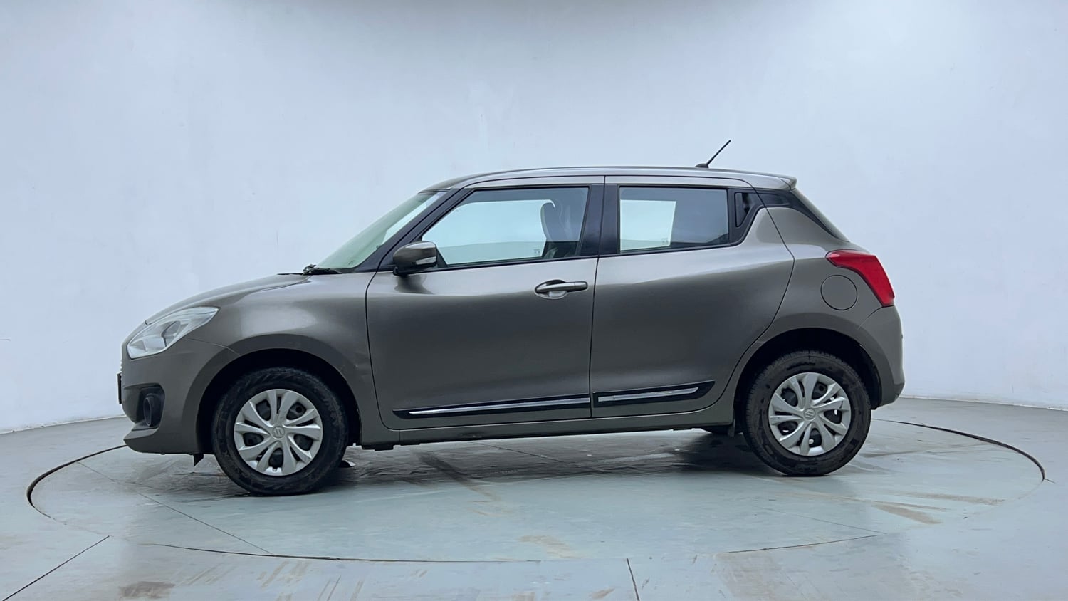 Used 2018 Maruti Suzuki Swift VXi AMT Petrol Automatic exterior LEFT SIDE VIEW