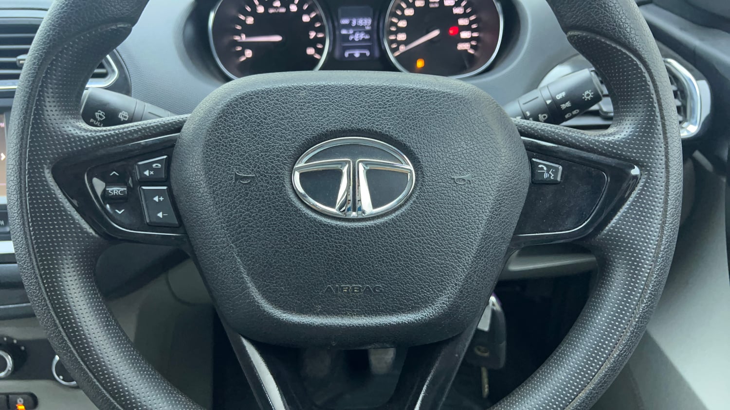 Used 2019 Tata Tiago Revotron XZ w/o Alloy Petrol Manual top_features Airbags