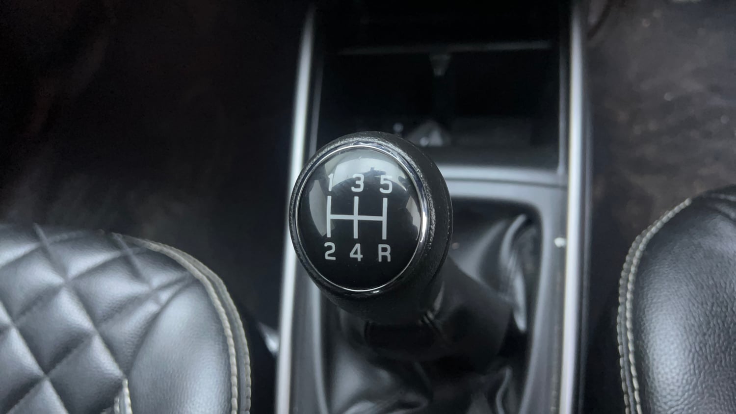 Used 2022 Maruti Suzuki Baleno Zeta Petrol Manual interior GEAR  KNOB VIEW