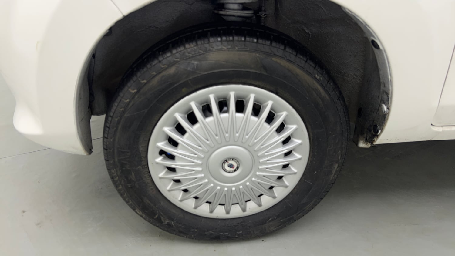 Used 2016 Maruti Suzuki Alto 800 Vxi Petrol Manual tyres LEFT FRONT TYRE RIM VIEW