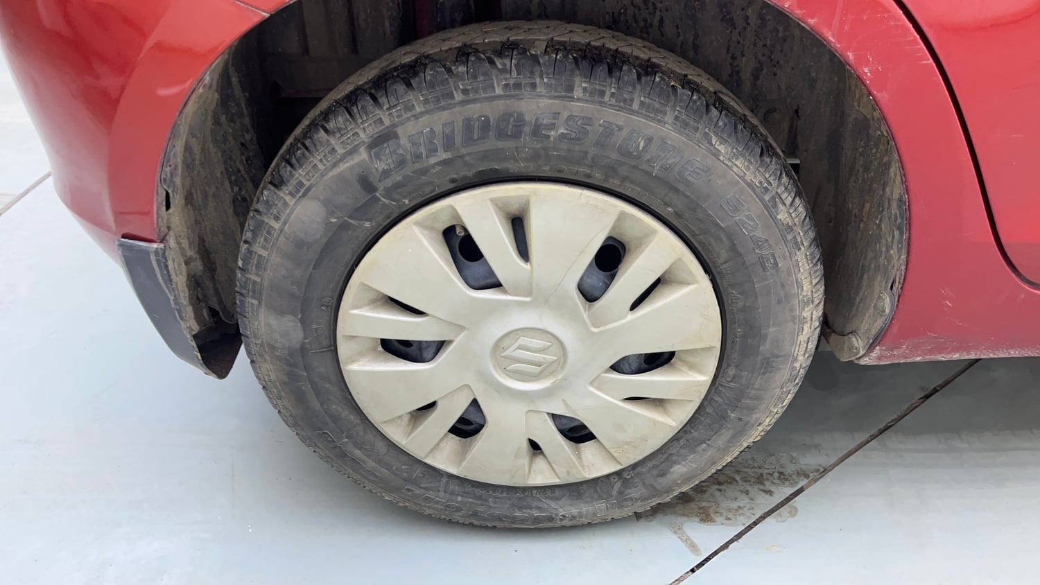 Used 2011 Maruti Suzuki Swift VXi Petrol Manual tyres RIGHT REAR TYRE RIM VIEW