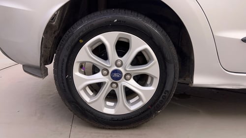 Used 2015 Ford Figo Aspire Titanium 1.2 Ti-VCT Petrol Manual tyres RIGHT REAR TYRE RIM VIEW