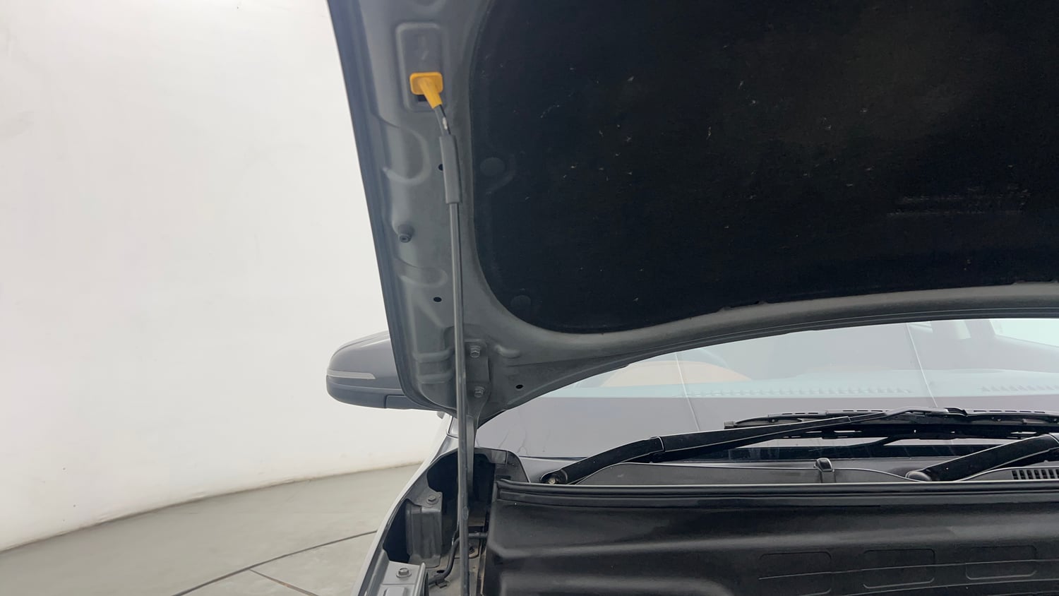 Used 2022 Hyundai Alcazar Prestige 7 STR 2.0 Petrol Petrol Manual engine ENGINE RIGHT SIDE HINGE & APRON VIEW