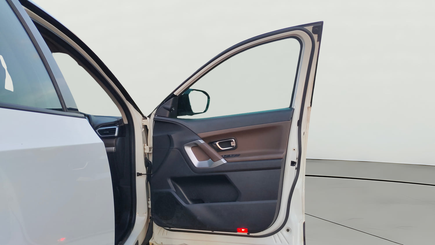 Used 2019 Tata Harrier XZ Diesel Manual interior RIGHT FRONT DOOR OPEN VIEW