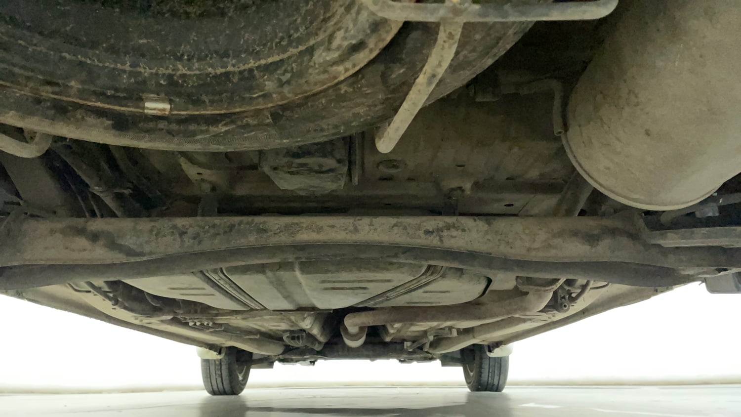 Used 2022 Maruti Suzuki Ertiga ZXi AT Petrol Automatic extra REAR UNDERBODY VIEW (TAKEN FROM REAR)