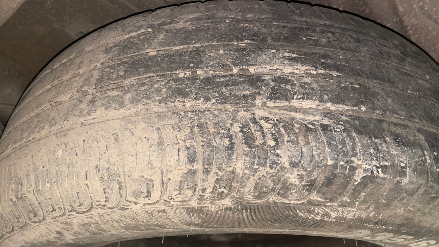 Used 2016 Mahindra XUV500 W8 AT Diesel Automatic tyres SPARE TYRE VIEW