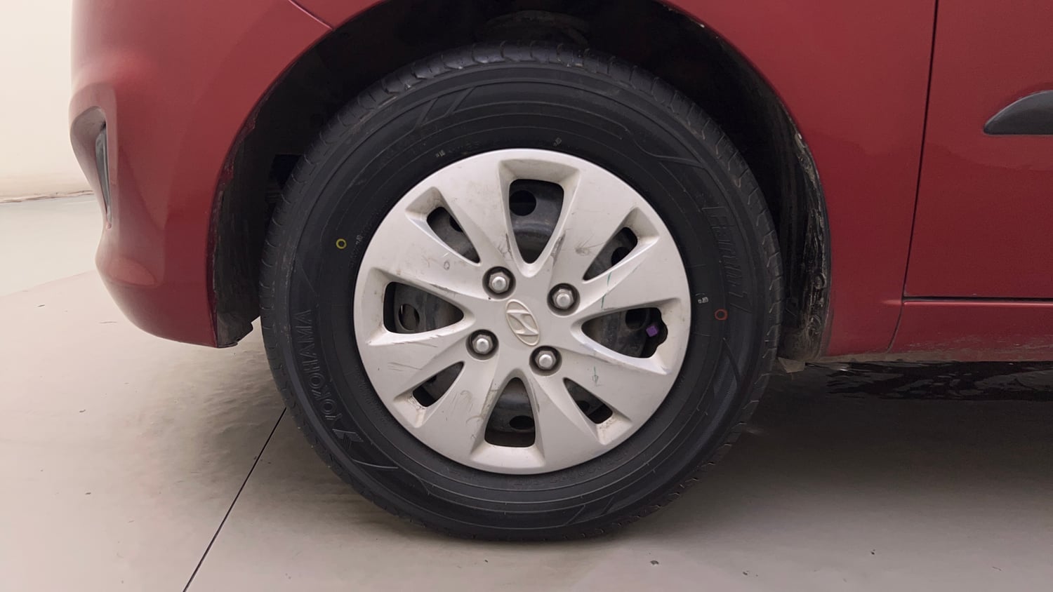 Used 2013 Hyundai i10 Magna 1.2 Kappa2 Petrol Manual tyres LEFT FRONT TYRE RIM VIEW