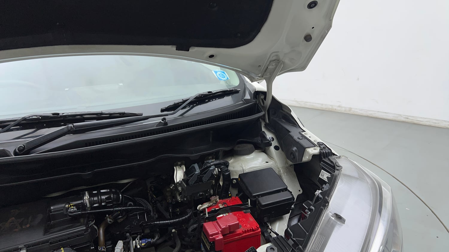 Used 2024 Maruti Suzuki XL6 Zeta MT CNG Cng Manual engine ENGINE LEFT SIDE HINGE & APRON VIEW