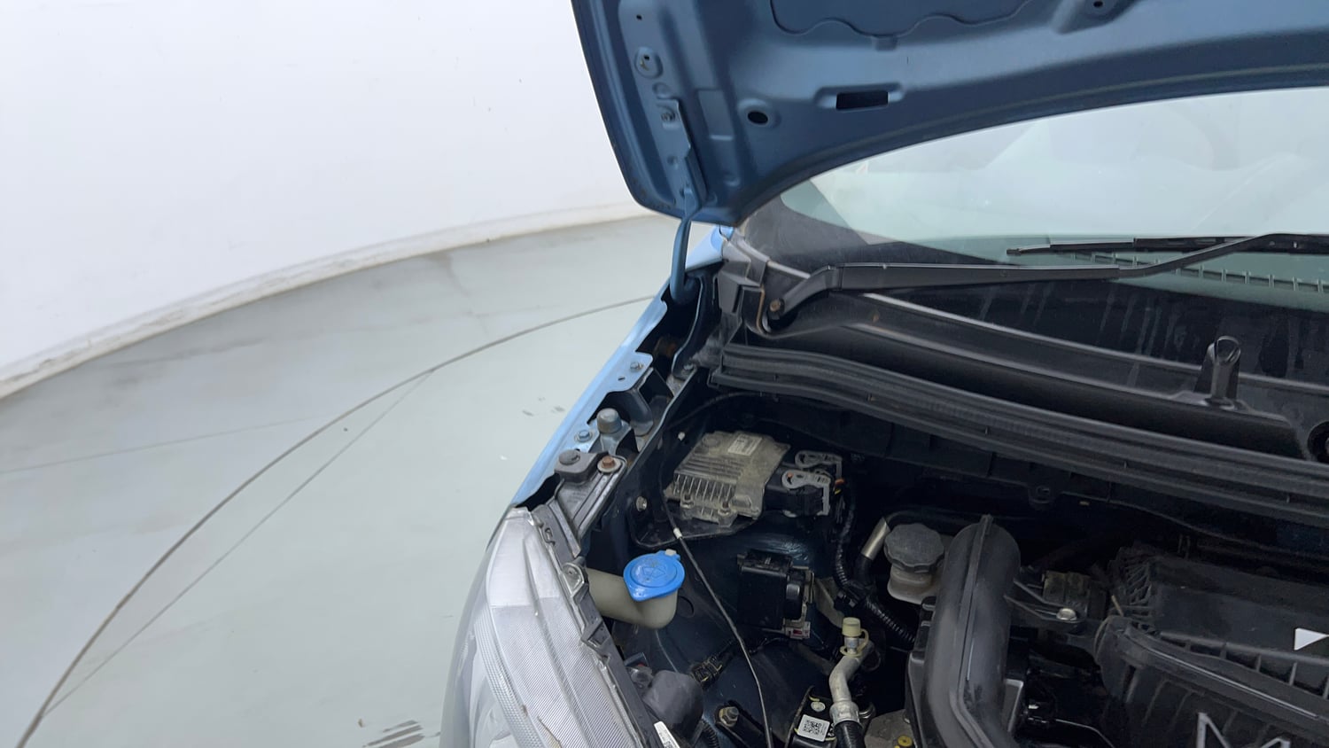 Used 2022 Maruti Suzuki Wagon R VXI 1.0 CNG Cng Manual engine ENGINE RIGHT SIDE HINGE & APRON VIEW