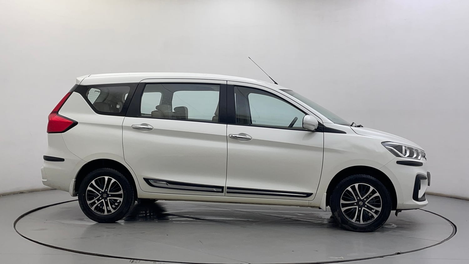 Used 2022 Maruti Suzuki Ertiga ZXi AT Petrol Automatic exterior RIGHT SIDE VIEW