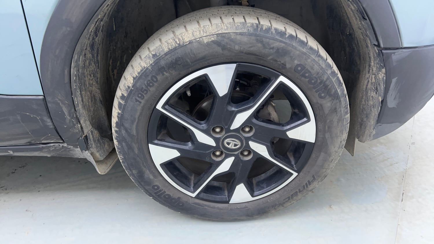 Used 2023 Tata Punch Creative IRA AMT Dual Tone Petrol Automatic tyres RIGHT FRONT TYRE RIM VIEW